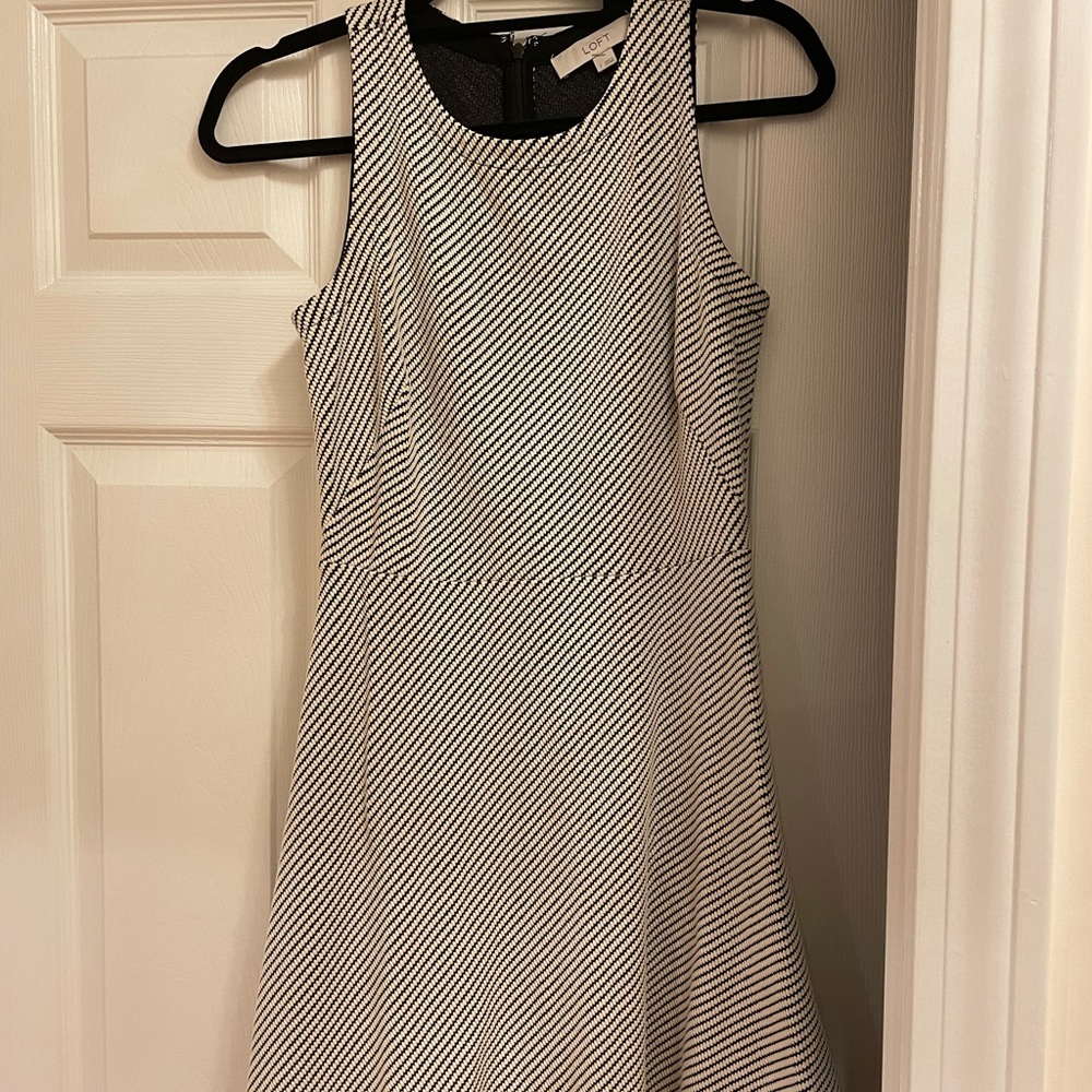 Ann Taylor loft adorable dress-great for work